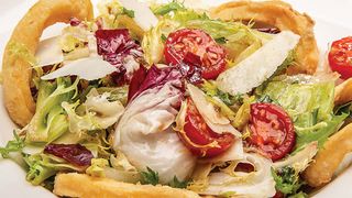 Зеленолистни салати с калмари (350г)