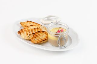 Baguette cu pate din ficat de pui