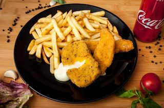 Meniu mixt cu sos și suc