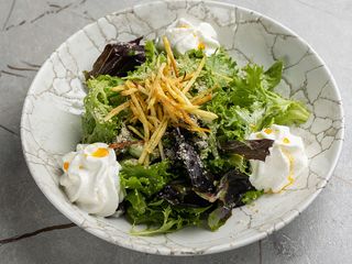 Теплий салат з язиком,грибами, вяленими томатами (200g)