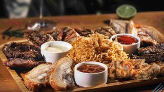 ხორცის ასორტი გრილზე