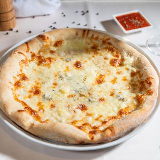 Pizza family Quattro Formaggi - Se livreaza in 3 cutii de pizza