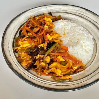 25. Huevos De Pimiento Verde Y Arroz