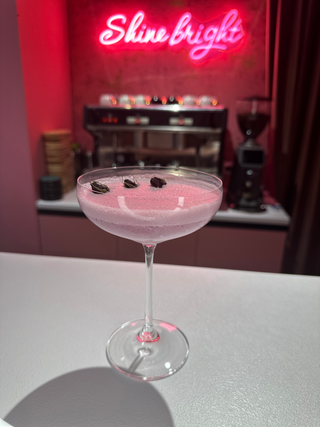 Коктейль Red wine milkshake