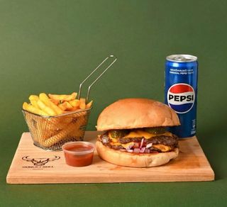 Chief smash burger, pomfrit & Pepsi 0.33l
