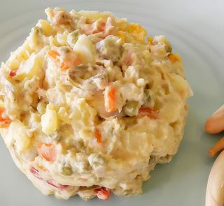 Ensaladilla rusa de patatas caseras