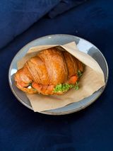 Круасан лосось