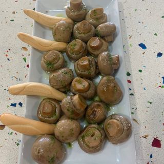 Champiñones salteados con ajo y perejil