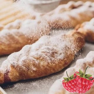 Croissant z maliną