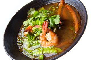 Zupa Tom Yum z mlekiem kokosowym