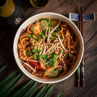 Makaron Udon z kimchi i warzywami KURCZAK