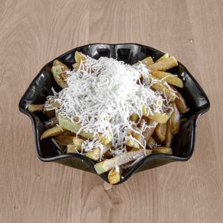 Домашни пържени картофи със сирене (300гр)