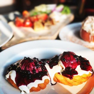 Papanași cu dulceață de afine