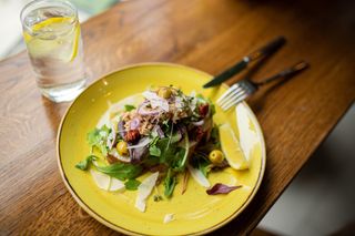 Тост з тунцем та вяленими томататми