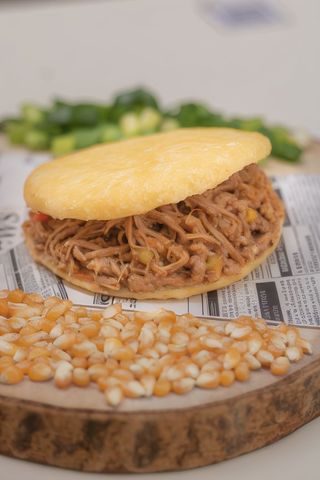 Arepa Carne Mechada
