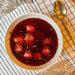 Barszcz czerwony z uszkami