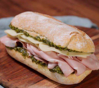 Mortadella provola e crema di pistacchio