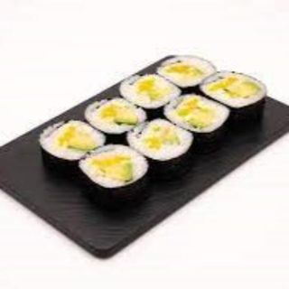 uramaki vegetal con aguacate, pepino, nabo, bandeja (8 uds.)
