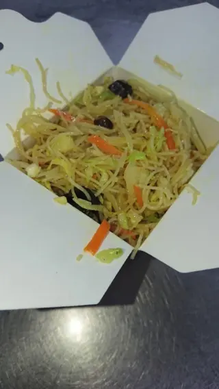 Spaghete de orez in sos curry