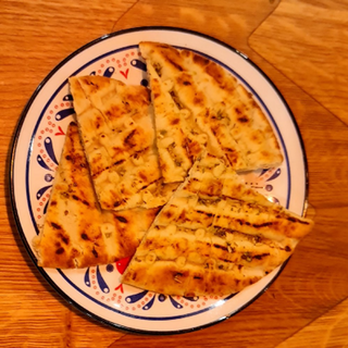 Pita greceasca cu oregano si ulei de masline