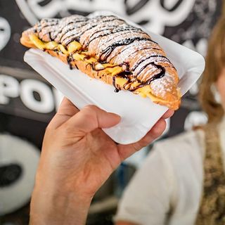 Kroasan sa vanila kremom