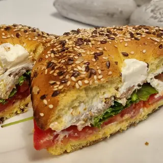 Bagel com queijo creme e salmão