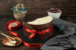 შოკოლადის ტორტი ალუბლით (10 -12ნაჭრიანი)