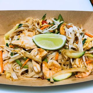 Pad thai mixto pollo y langostinos