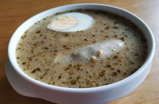 Żurek z ½ jajka i kiełbasą