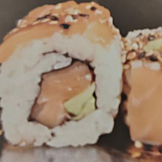 137. Spicy Salmón Roll (4 Pzs.)