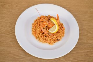 ración de paella de marisco