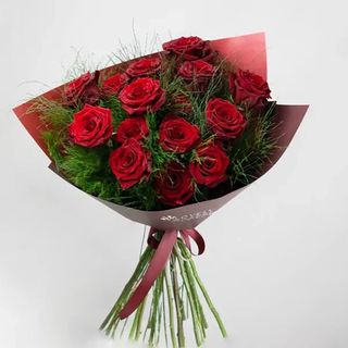 თაიგული 15 წითელი ვარდით