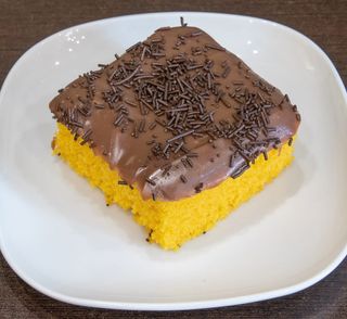 Bolo de Cenoura com Brigadeiro (Pedaço)