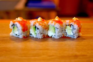 Суши Урамаки Еби  (4бр-110г)