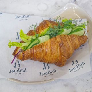  Круассан с тунцом