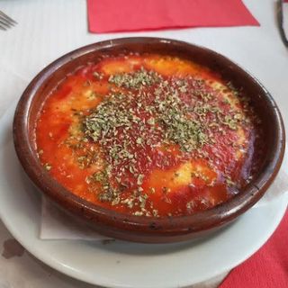 Provolone con Tomate y Orégano