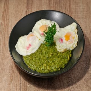 Spanac cu ochiuri de ou