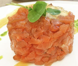92 Tartar De Salmón (Ración)