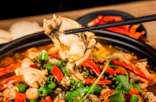 Rana piccante in Dry Pot 干锅牛蛙