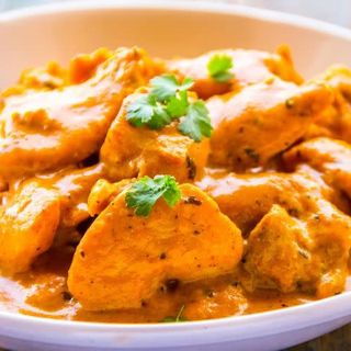 Pollo con Salsa Curry