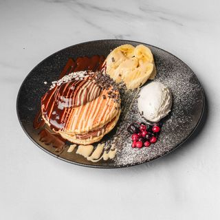 Američki palačinci sa šumskim voćem