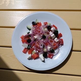 Салат із свіжих овочів та сиром фета 220 g