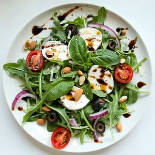 Menu Salada 8 Ingredientes + Bebida