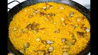 Paella De Conejo Con Caracoles (2p)