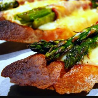 Bocadillo De Bacon Con Espárragos