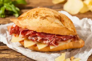 Bocadillo Con Jamón Serrano Y Queso Curado