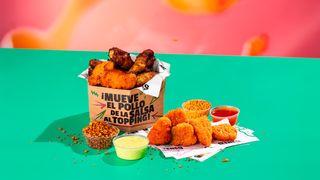 8 Alitas + 8 Bombs + 2 Topping + 2 Salsas