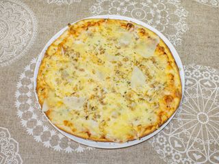 Pizza Gourmet Ocho Quesos con Nueces