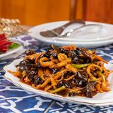 D1 ღორის ხორცის  ისრები მოტკბო მოცხარო სოუსში