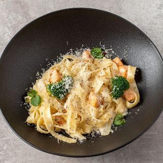 Феттучини с лососем (250г)